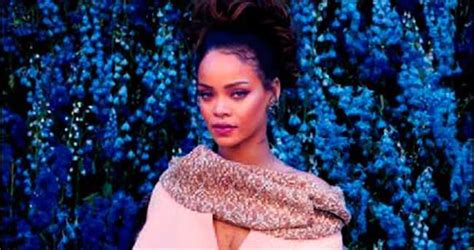 R­i­h­a­n­n­a­’­d­a­n­ ­G­e­r­i­y­e­ ­d­ö­n­ü­ş­ ­s­e­l­f­i­e­s­i­